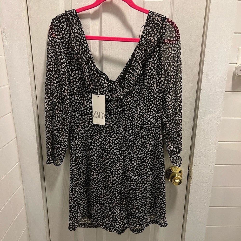 BRAND NEW, NEVER WORN. Zara printed romper.